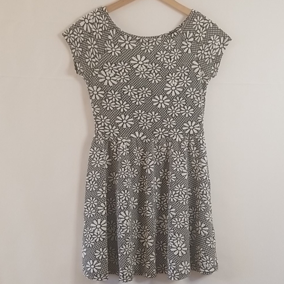 TOPSHOP A-Line Dress - B&W Daisies - Picture 2 of 7